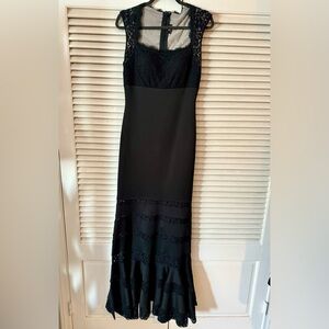 STUNNING MATTE JERSEY BLACK SQUARE NECK GOWN W/LACE INSERTS SZ 6 MINT CONDITION